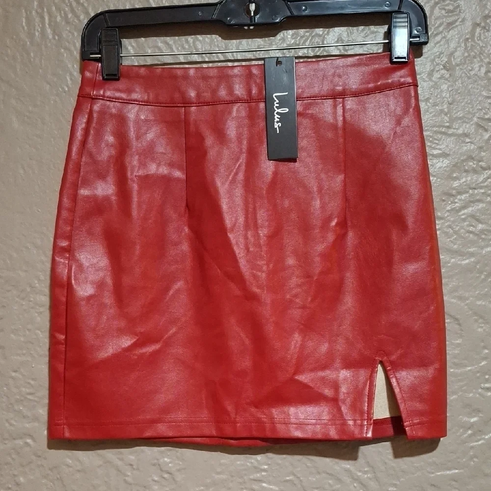 NEW.Lulu's Vibrant Red Mini Skir Size XS